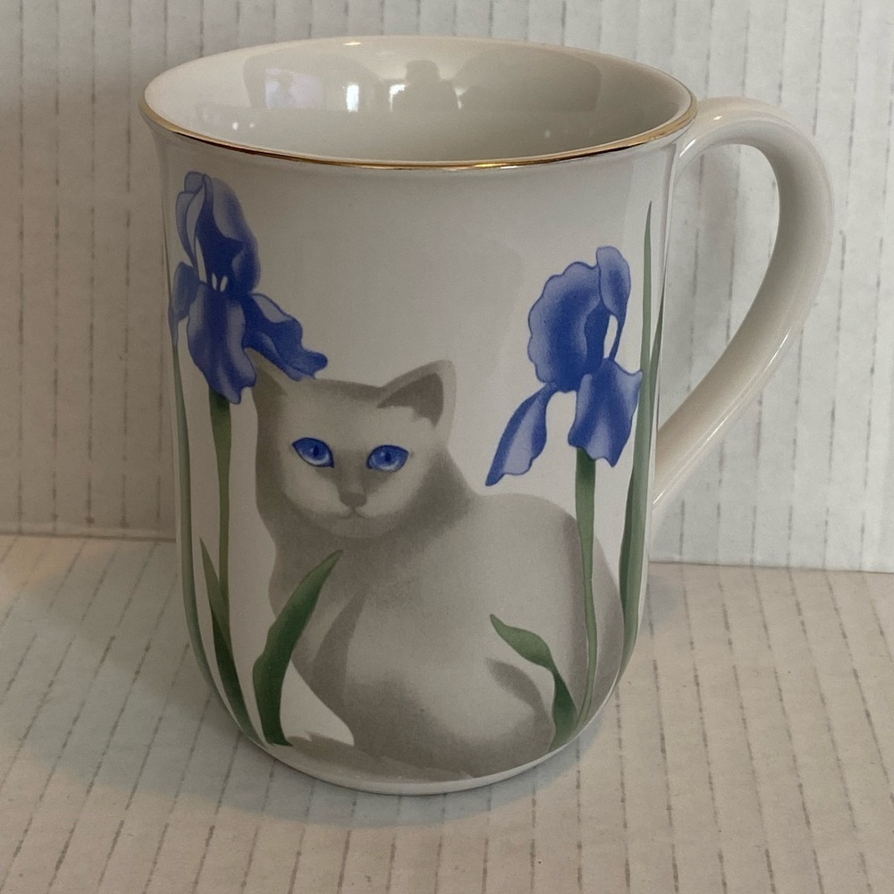 VTG Otagiri Japan ceramic Mug Siamese Cat blue eyes with purple flower Iris 10oz